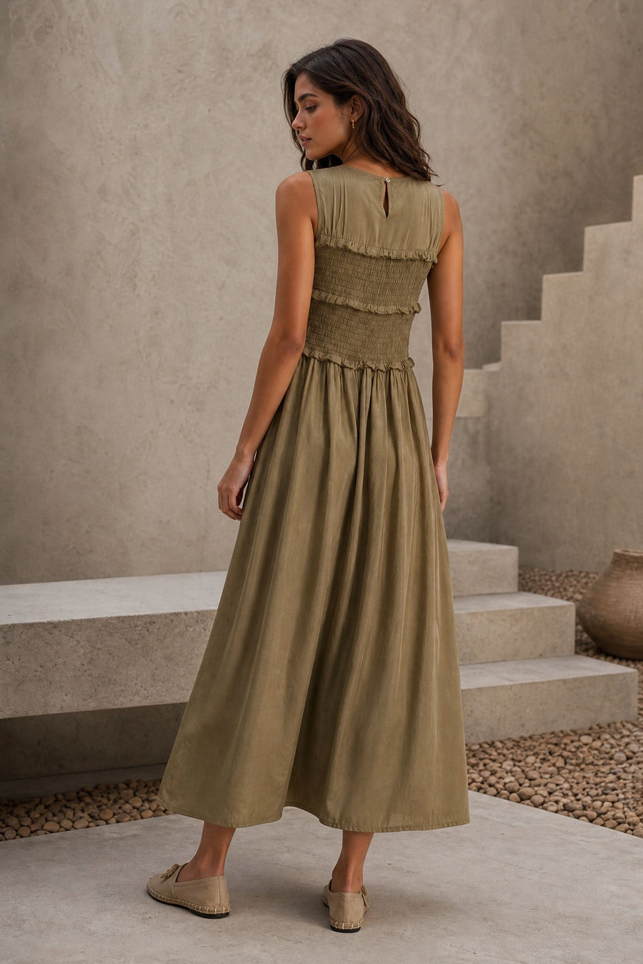 Robe midi fluide à buste smocké