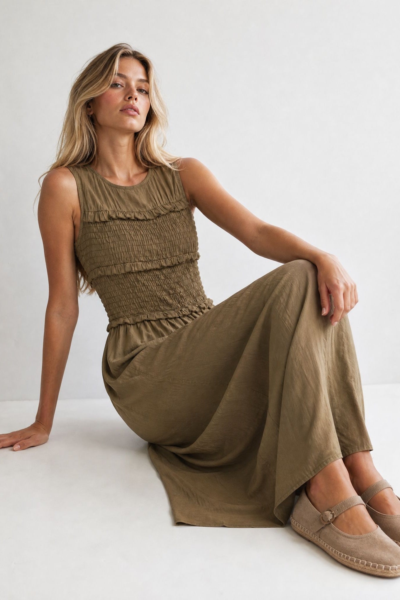 Robe midi fluide à buste smocké