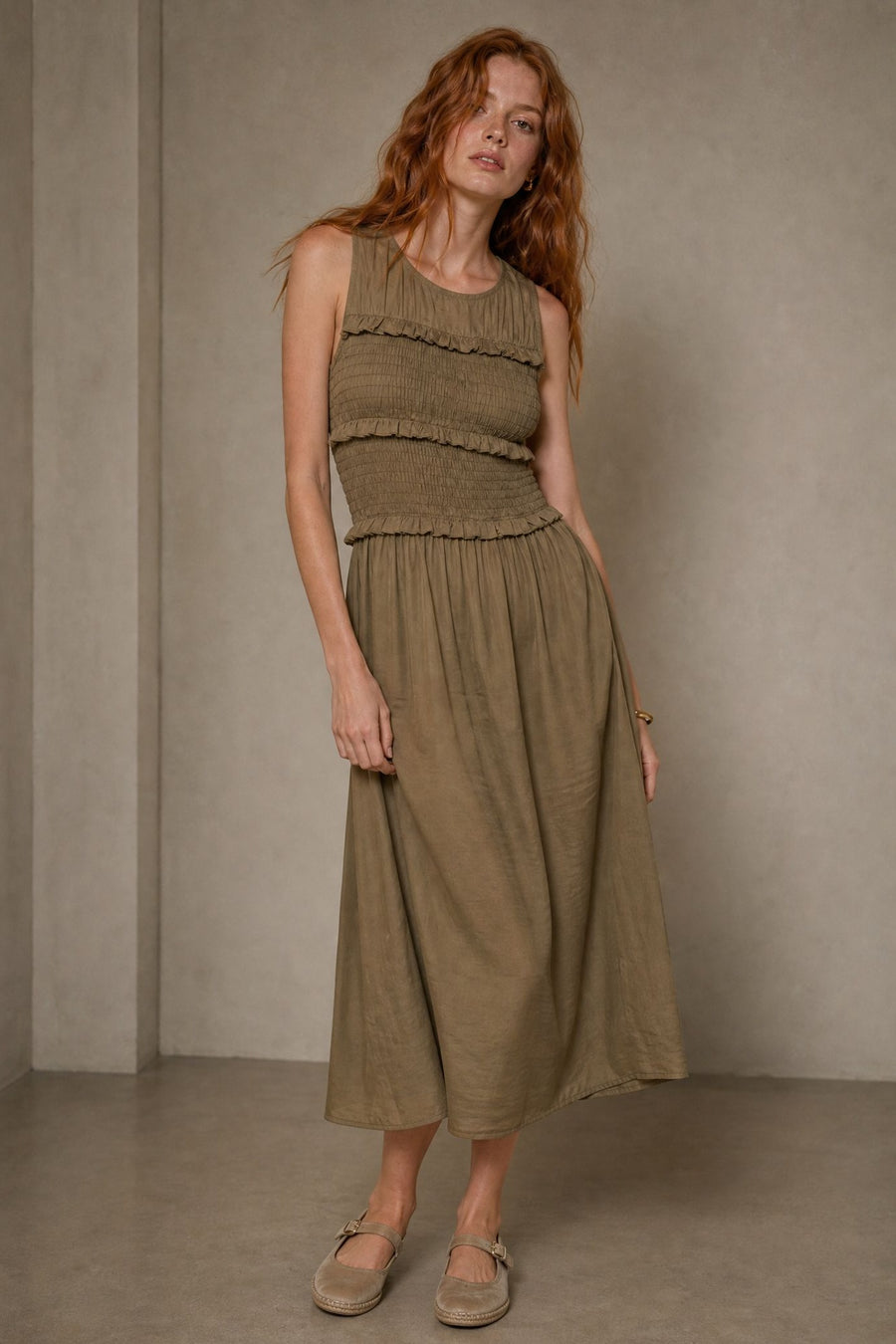 Robe midi fluide à buste smocké
