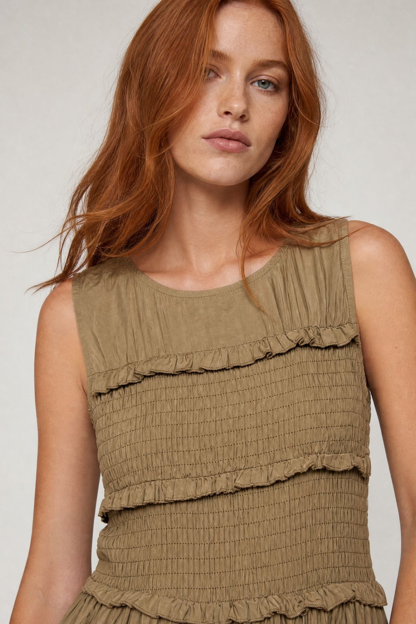 Robe midi fluide à buste smocké