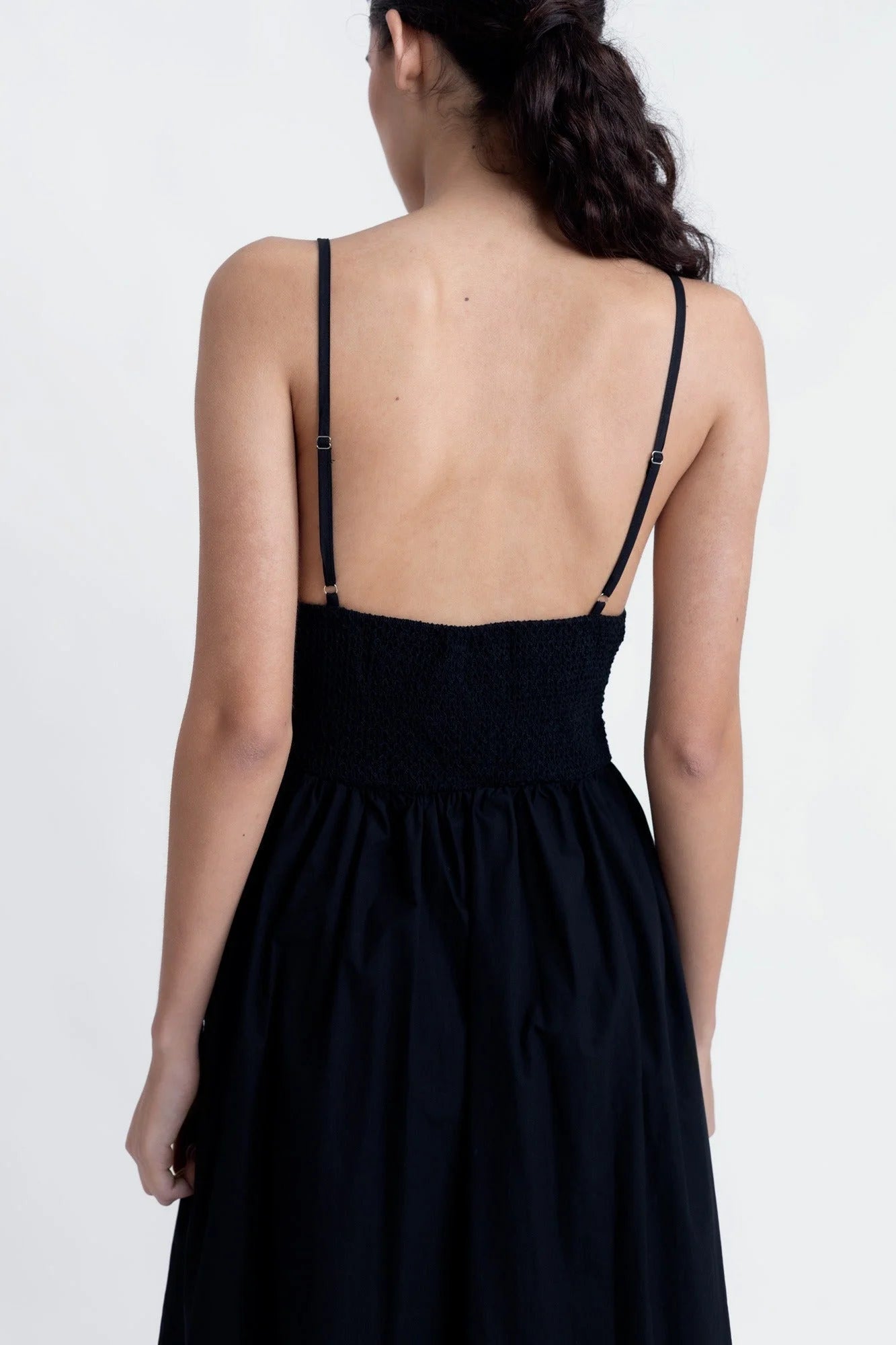 Robe midi noire à fines bretelles, robe midi, maxi noire élégante et ajustable