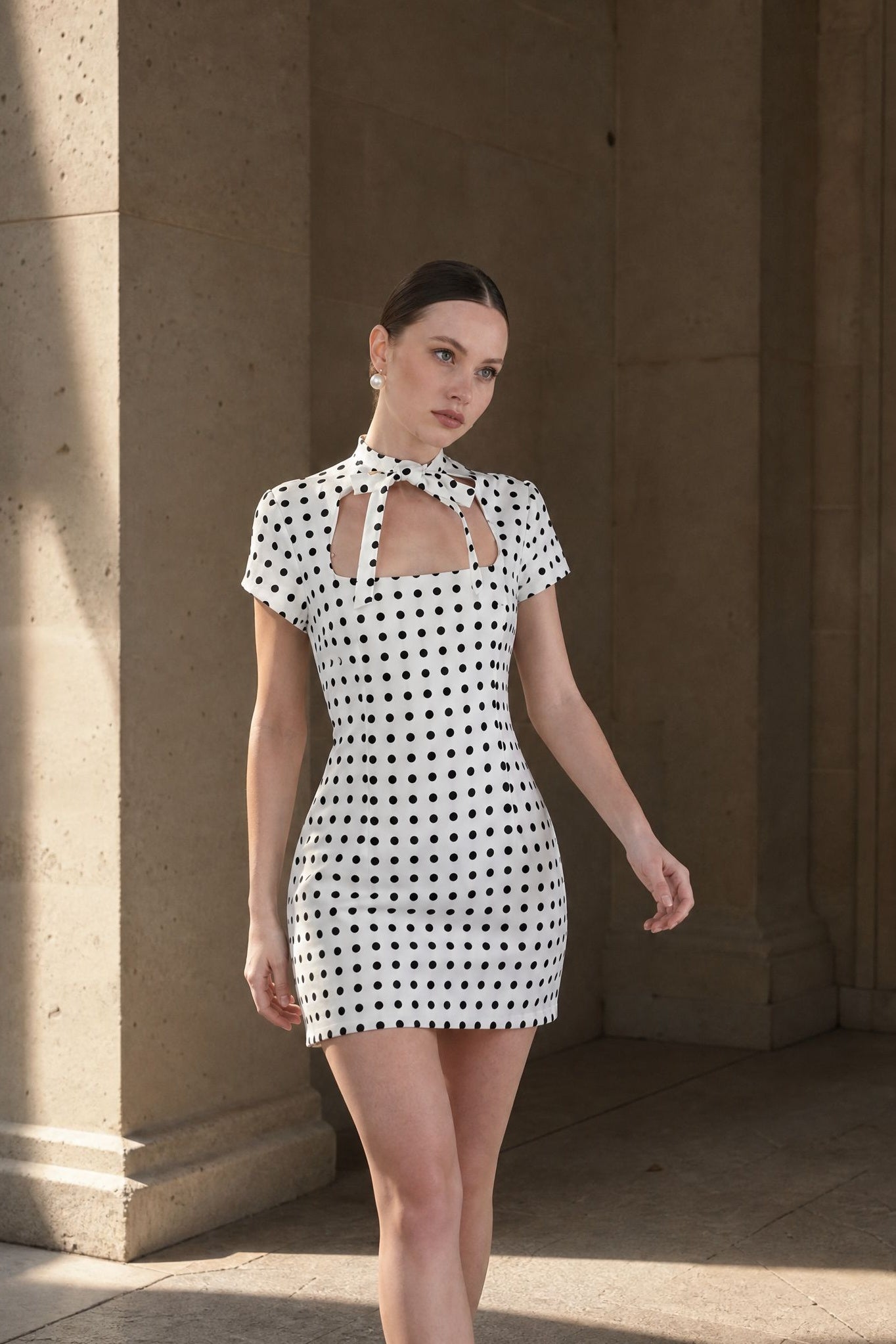 robe mini a pois col montant noue image 8