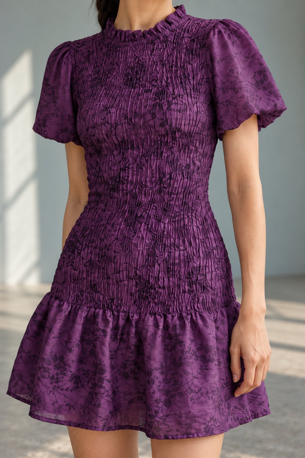 Détail du motif fleuri robe mini