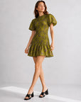 Robe mini smockée fleurie col volanté