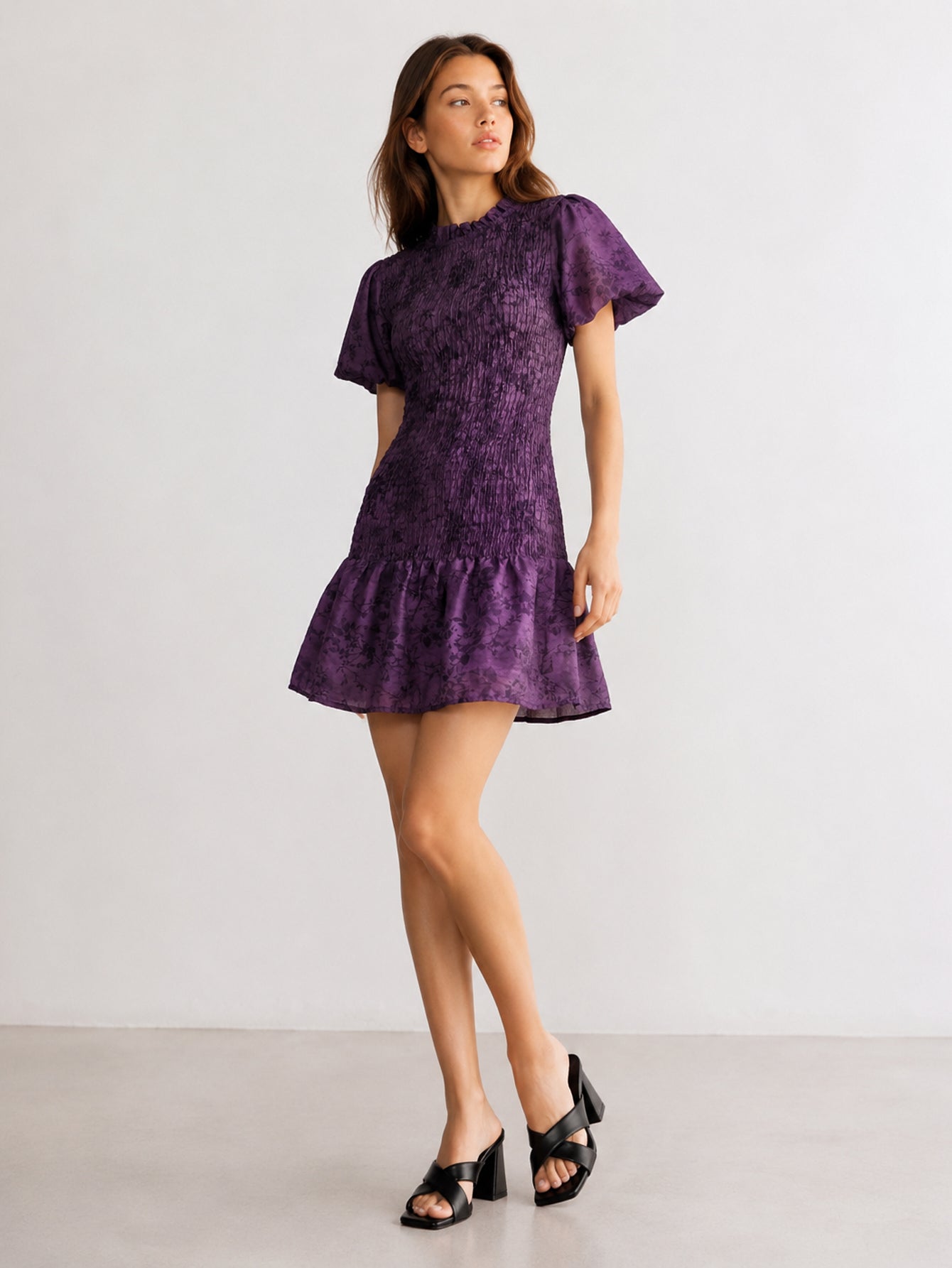Robe mini smockée fleurie violette