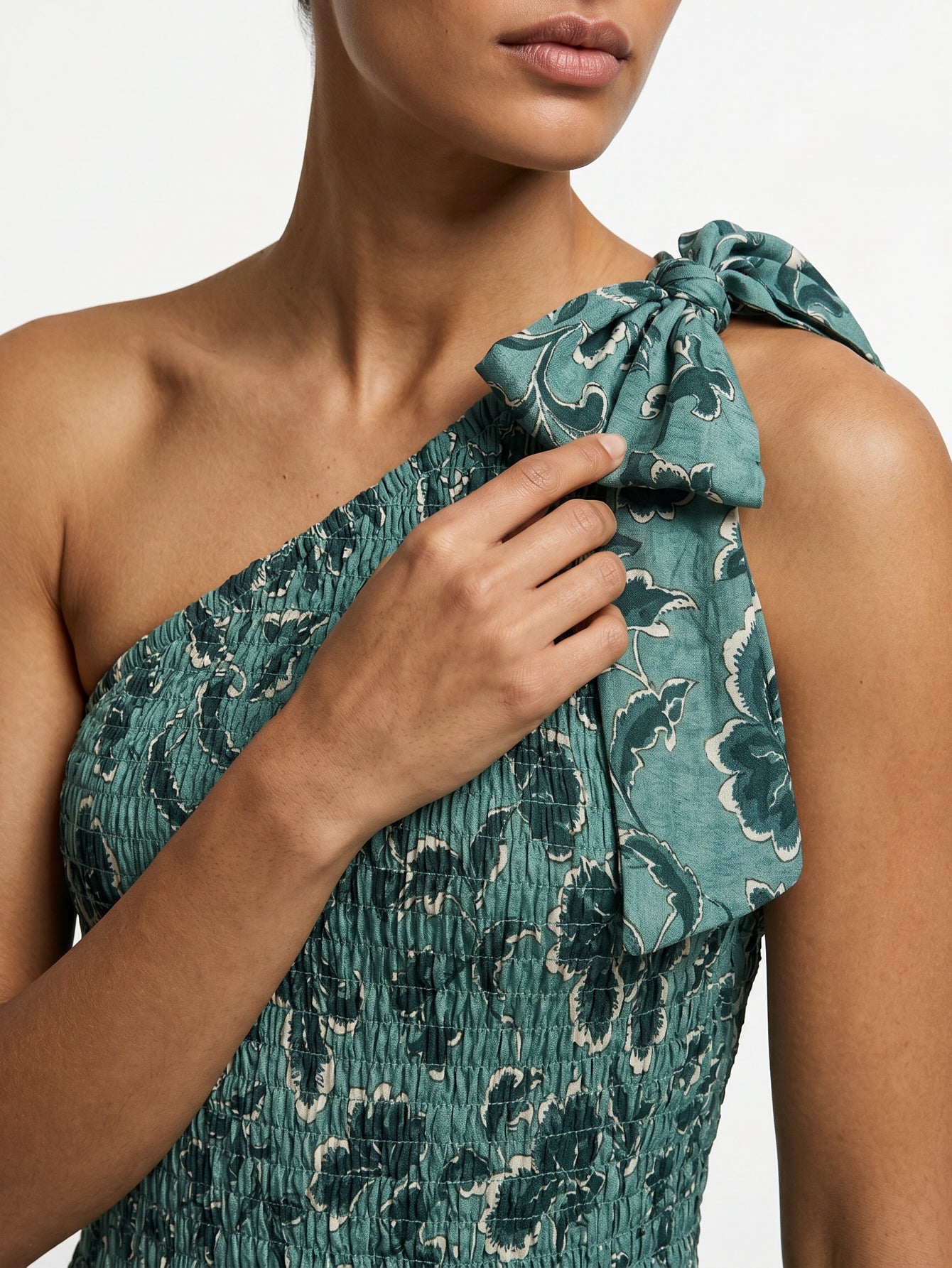 robe une epaule mini fleurie smockee image 16