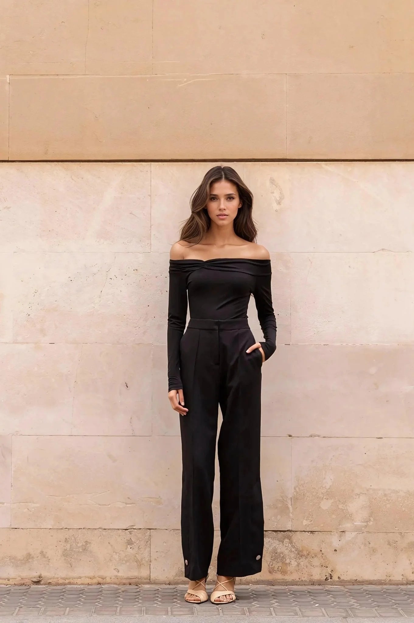 Robe Noire Midi Body à Épaules avec top à épaules dénudées et pantalons larges