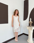 robe nuisette creme dentelle et ourlet asymetrique image 2