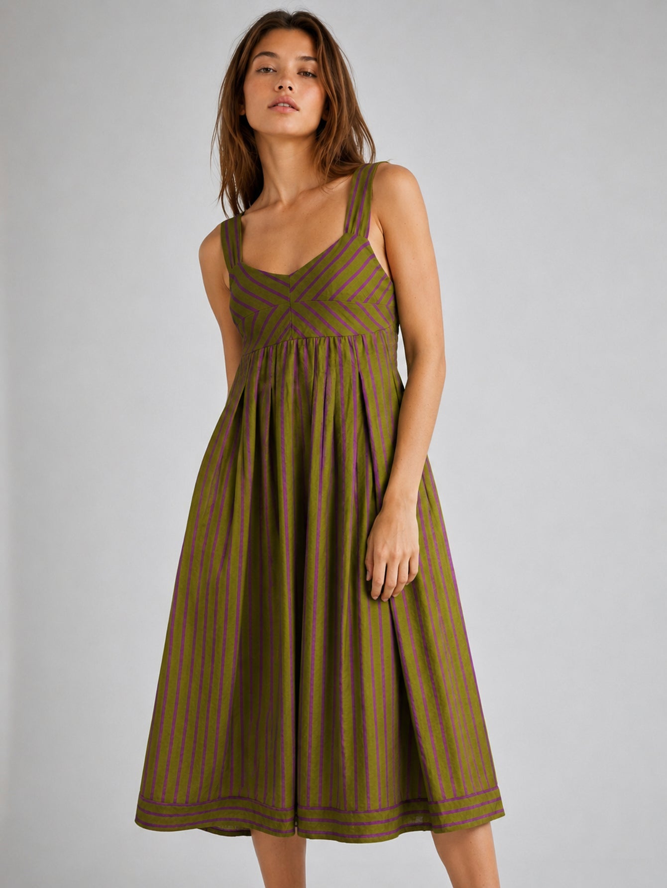 Robe midi rayée vert olive détail buste à chevrons