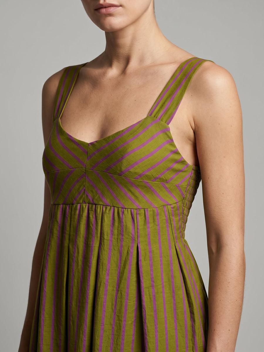 Robe midi rayée zoom buste côté