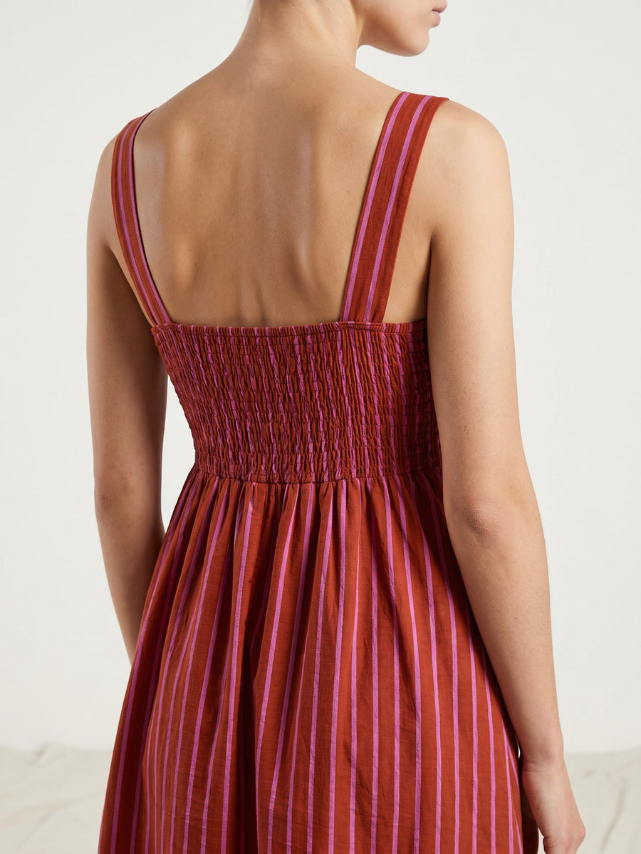 Robe midi zoom sur le dos smocké
