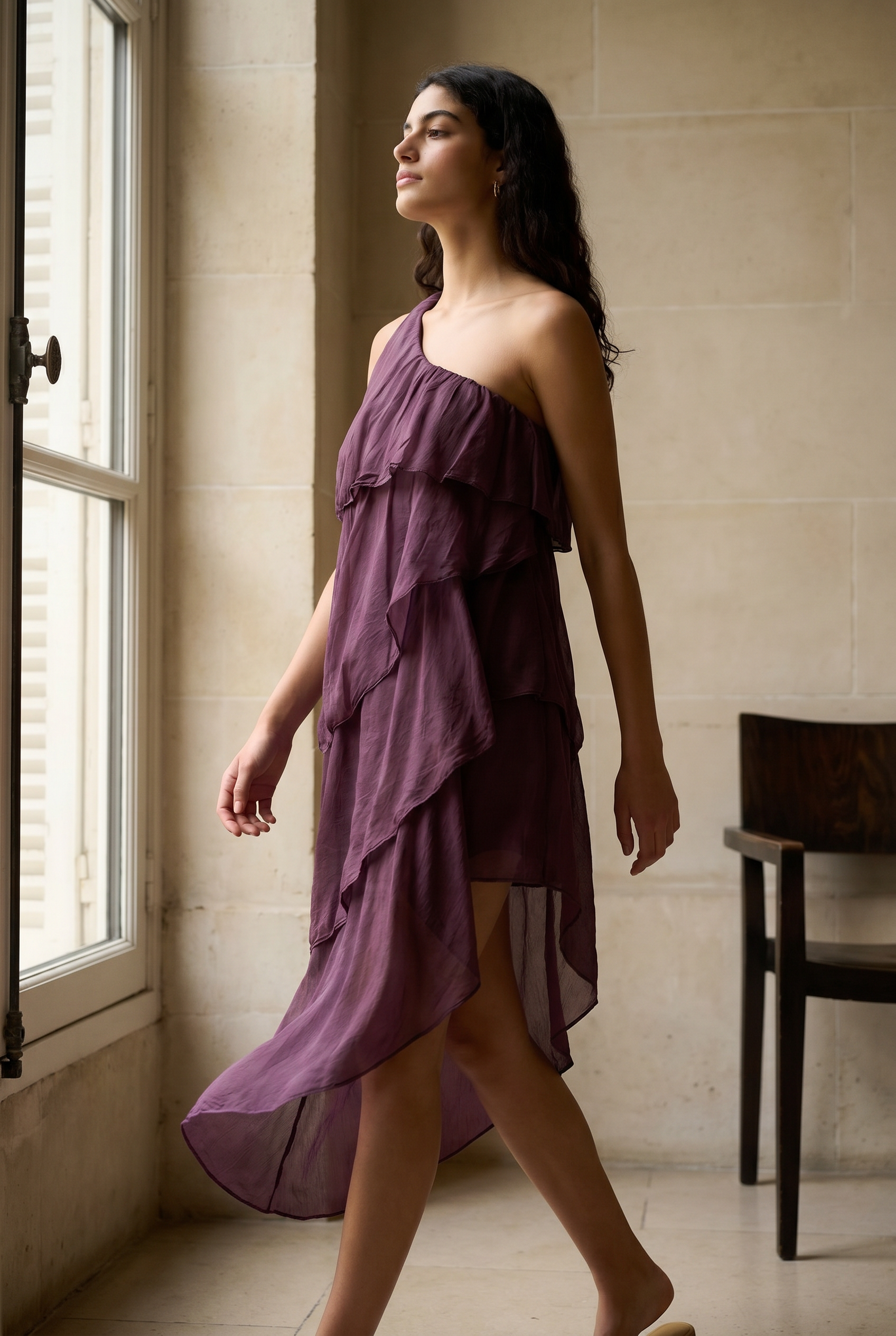 KDAPDT. Robe une epaule prune fluide a volants 2
