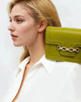 Sac à main crossbody vert avec chaîne or et boucle, élégant sac à main main crossbody