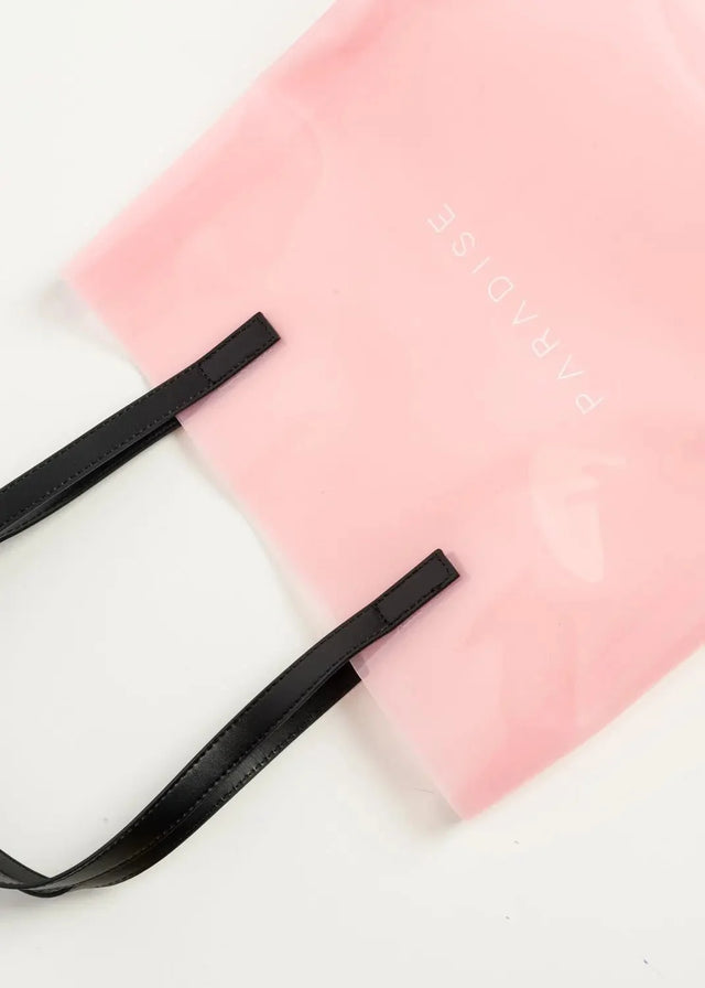Sac à main en vinyle rose translucide avec poignées noires, idéal pour utilisation quotidienne