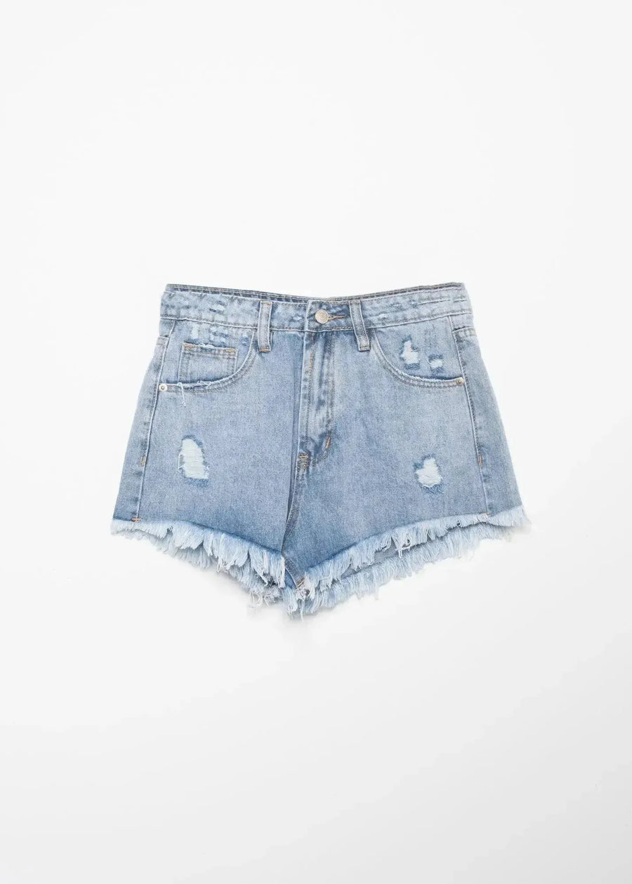 Short denim effiloché avec délavé clair, déchirures et ourlets effilochés