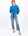 Sweat-shirt court bleu pour un look plus chic avec détail tie-front pour femmes