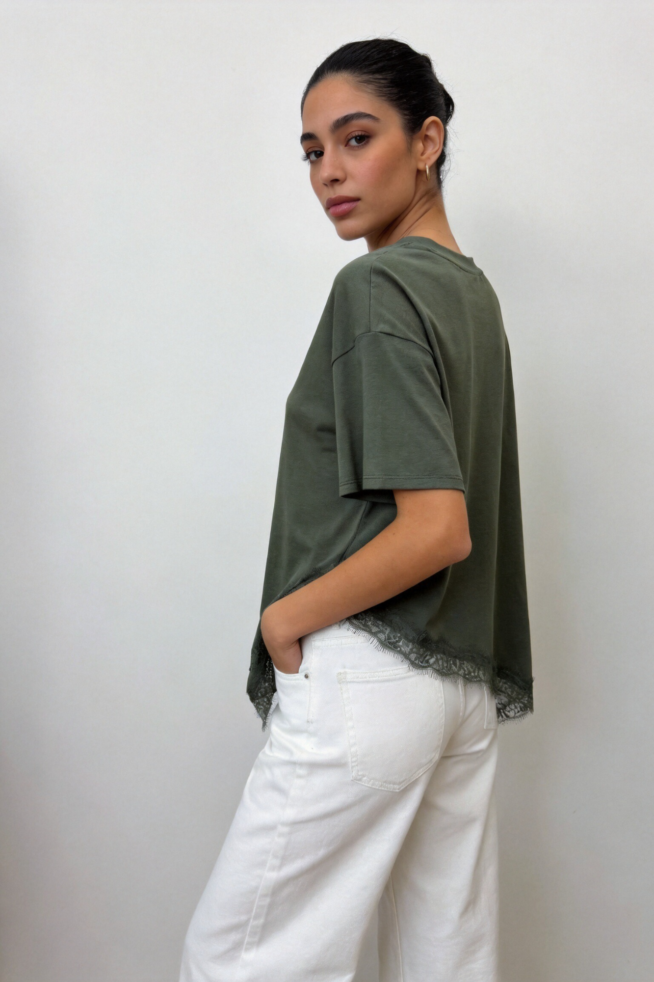 Top ourlet dentelle kaki