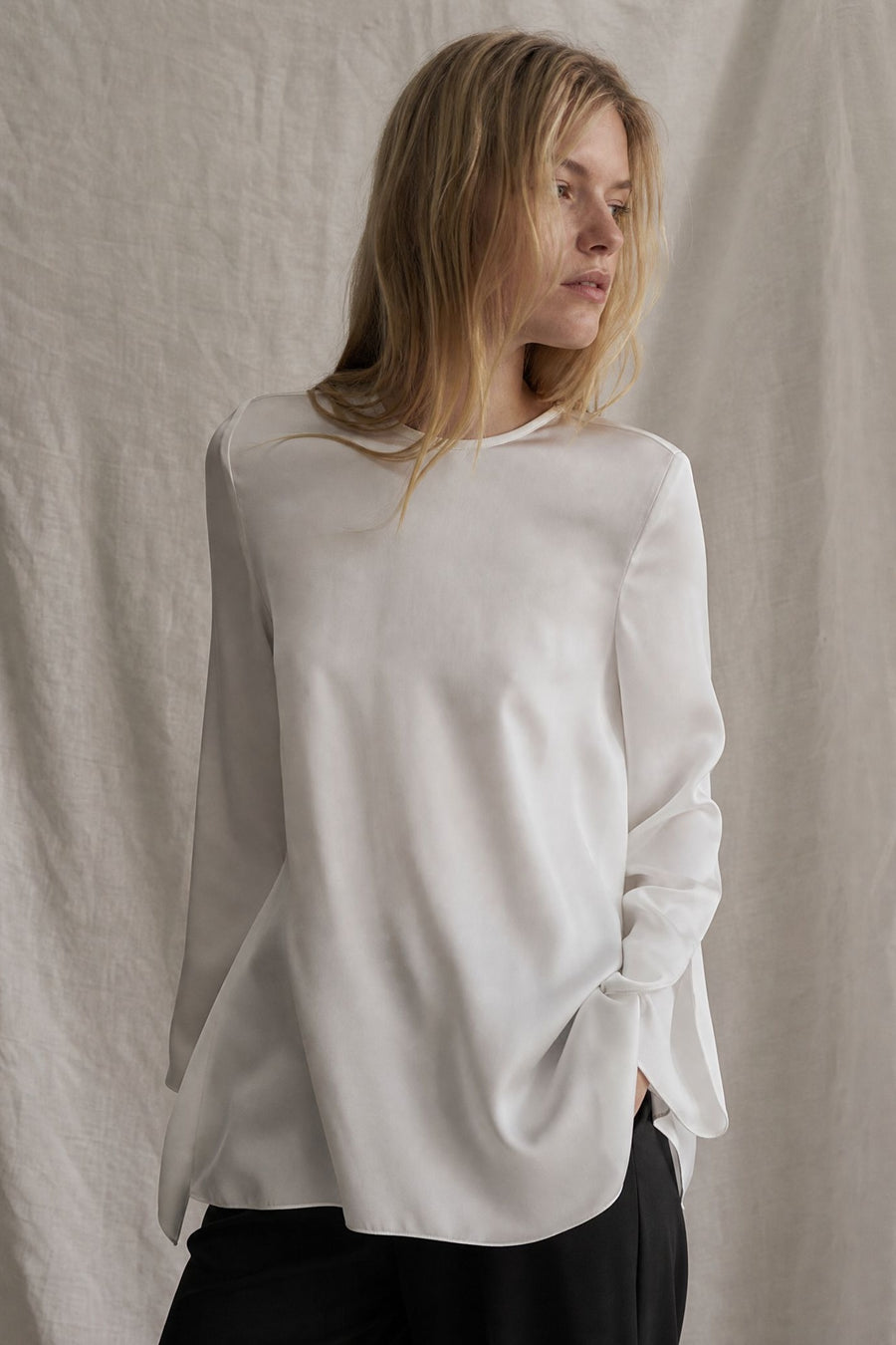Top asymétrique en crêpe à manches longues vue produit 04