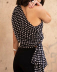 Top asymétrique imprimé à pois noirs et blancs, top à une épaule avec ceinture