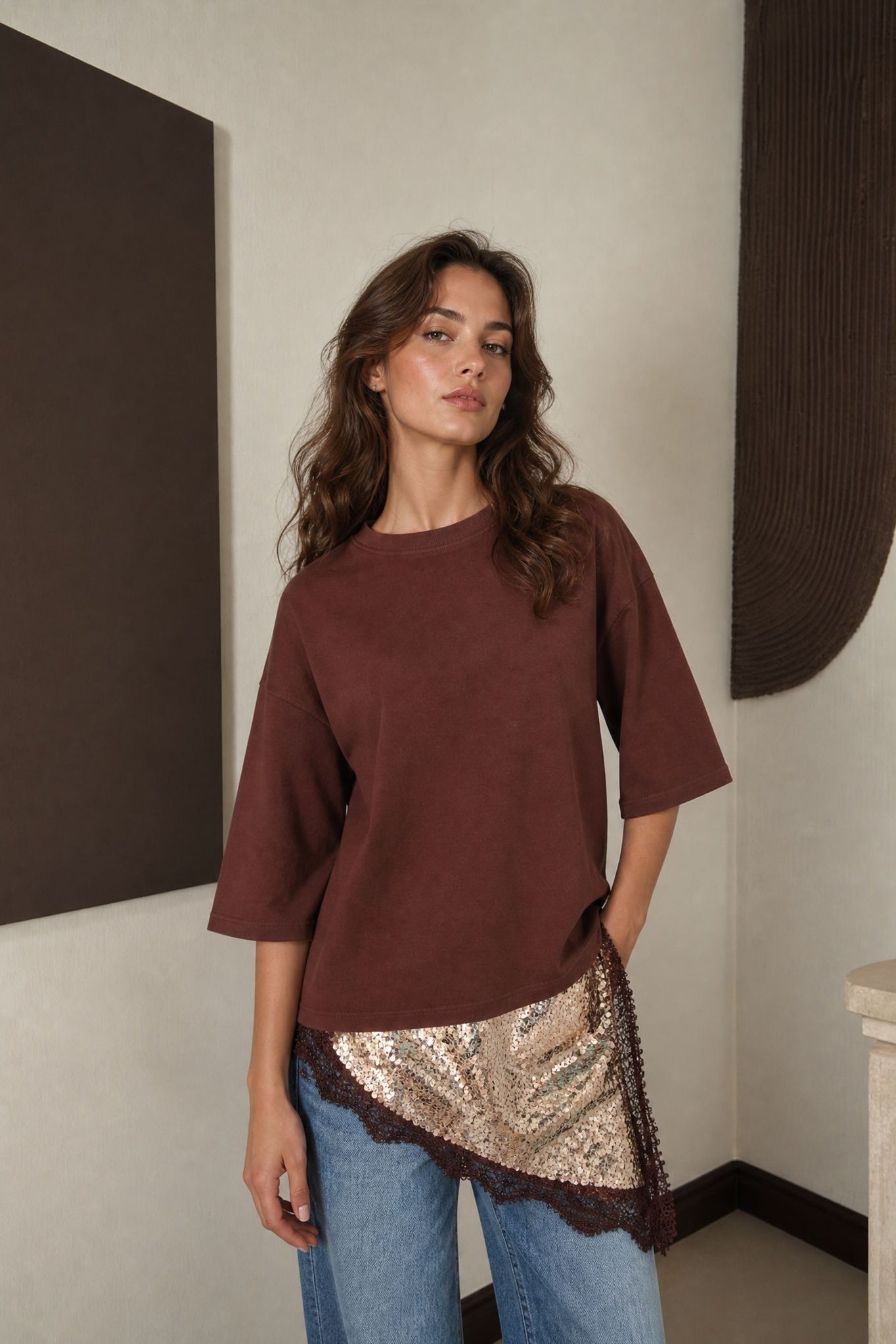 Top brun col rond bas pailleté et dentelle