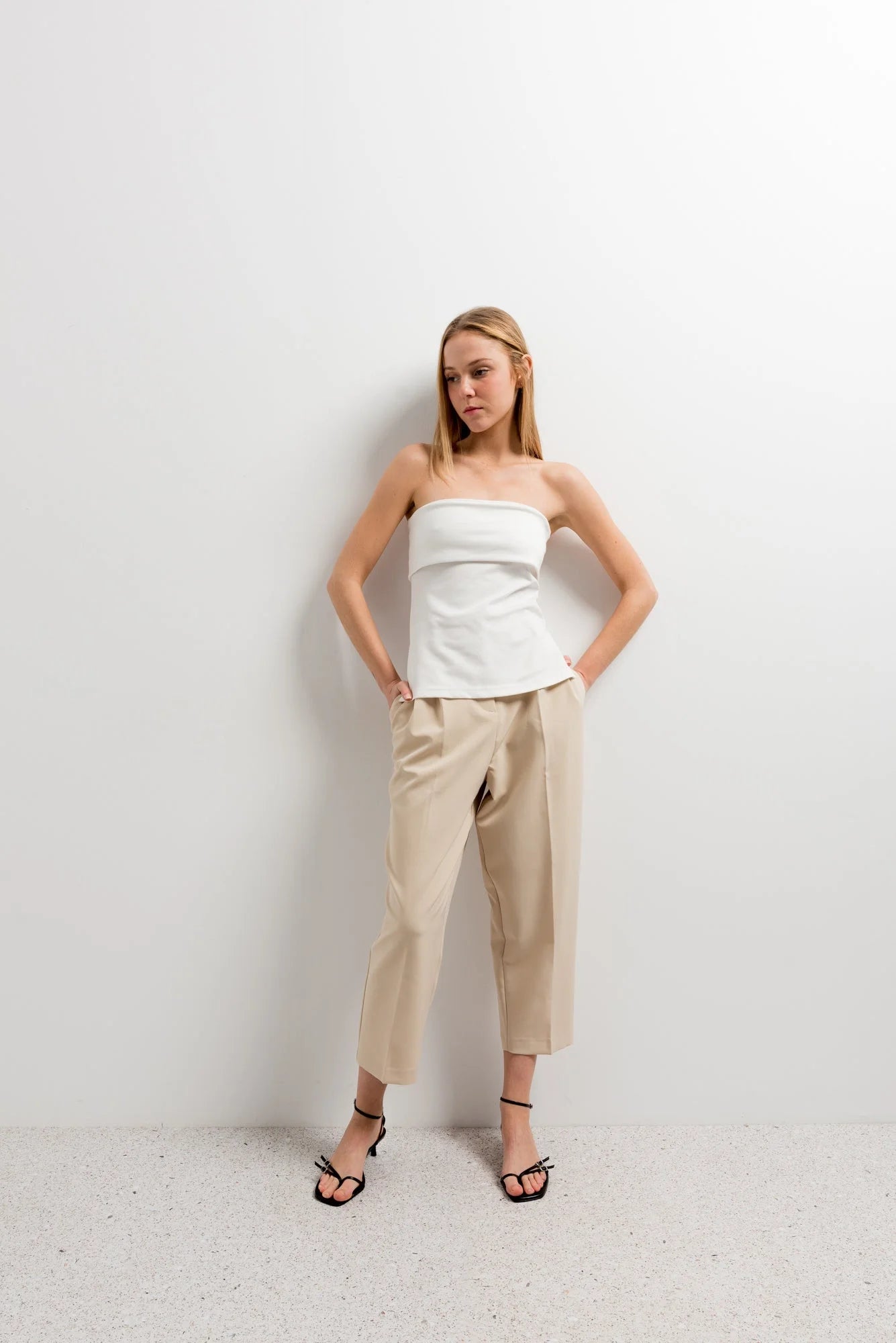 Haut sans bretelles blanc à couches, top sans manches élégant pour femme