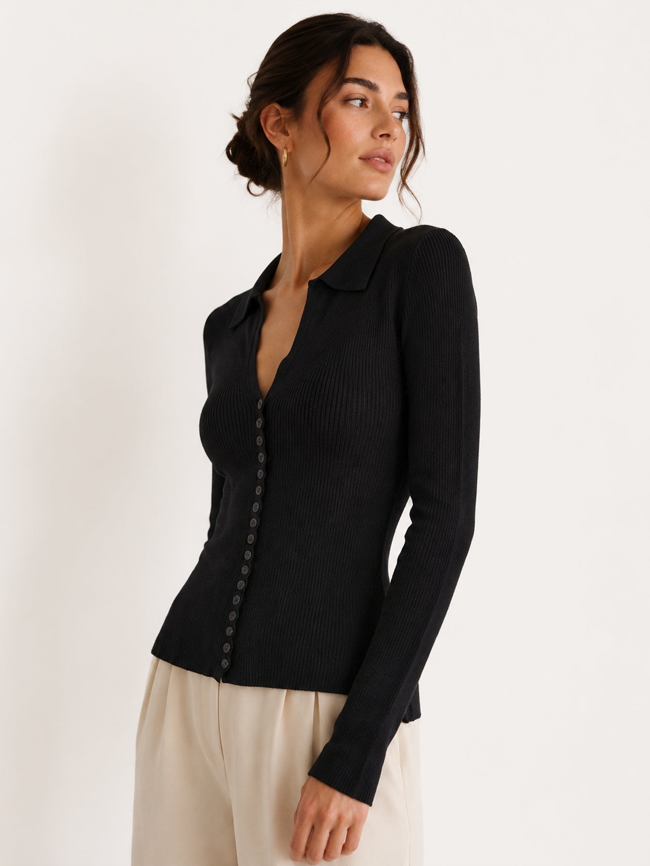Cardigan col chemise noir profil