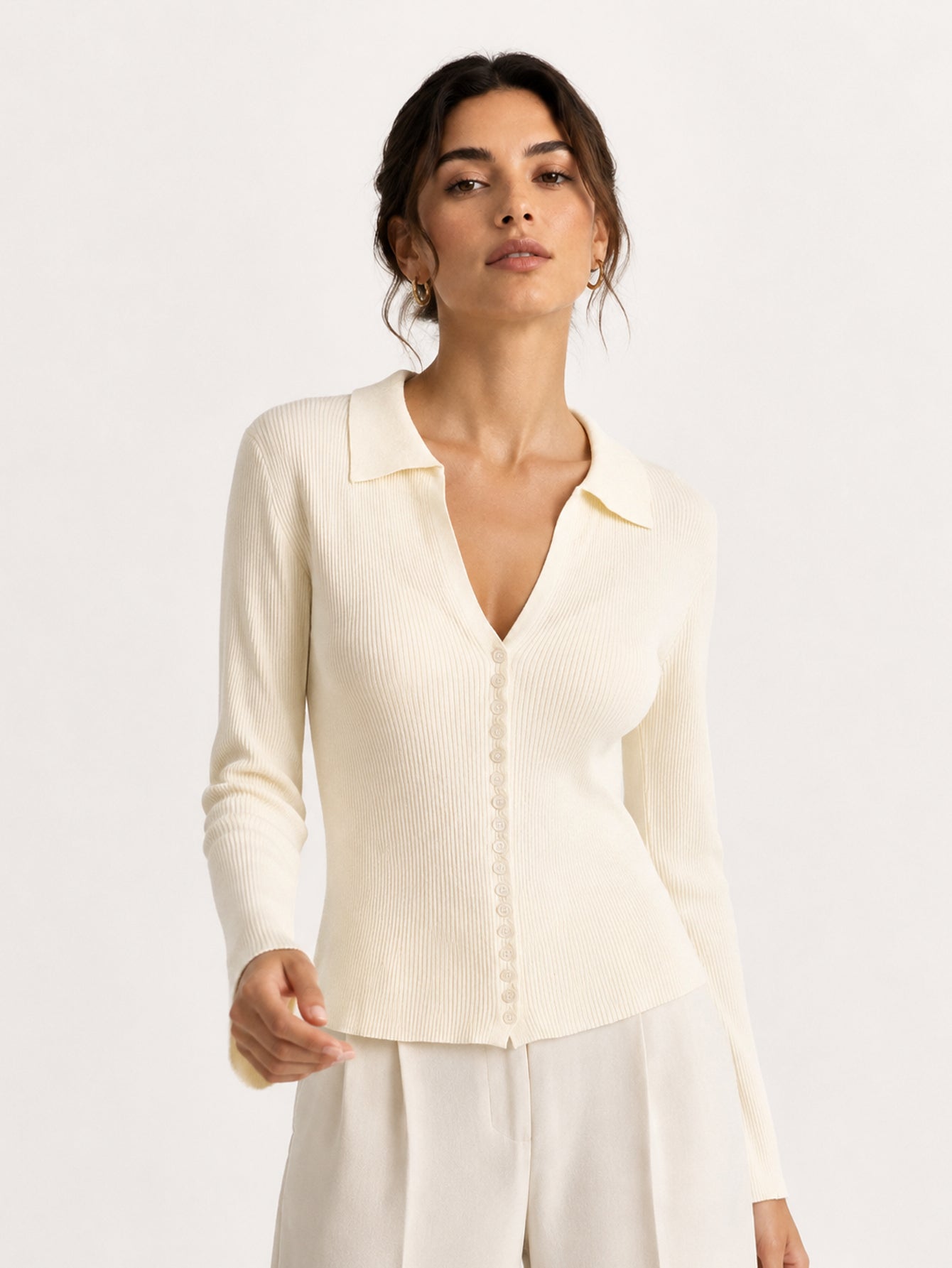 Cardigan côtelé boutonné beige devant
