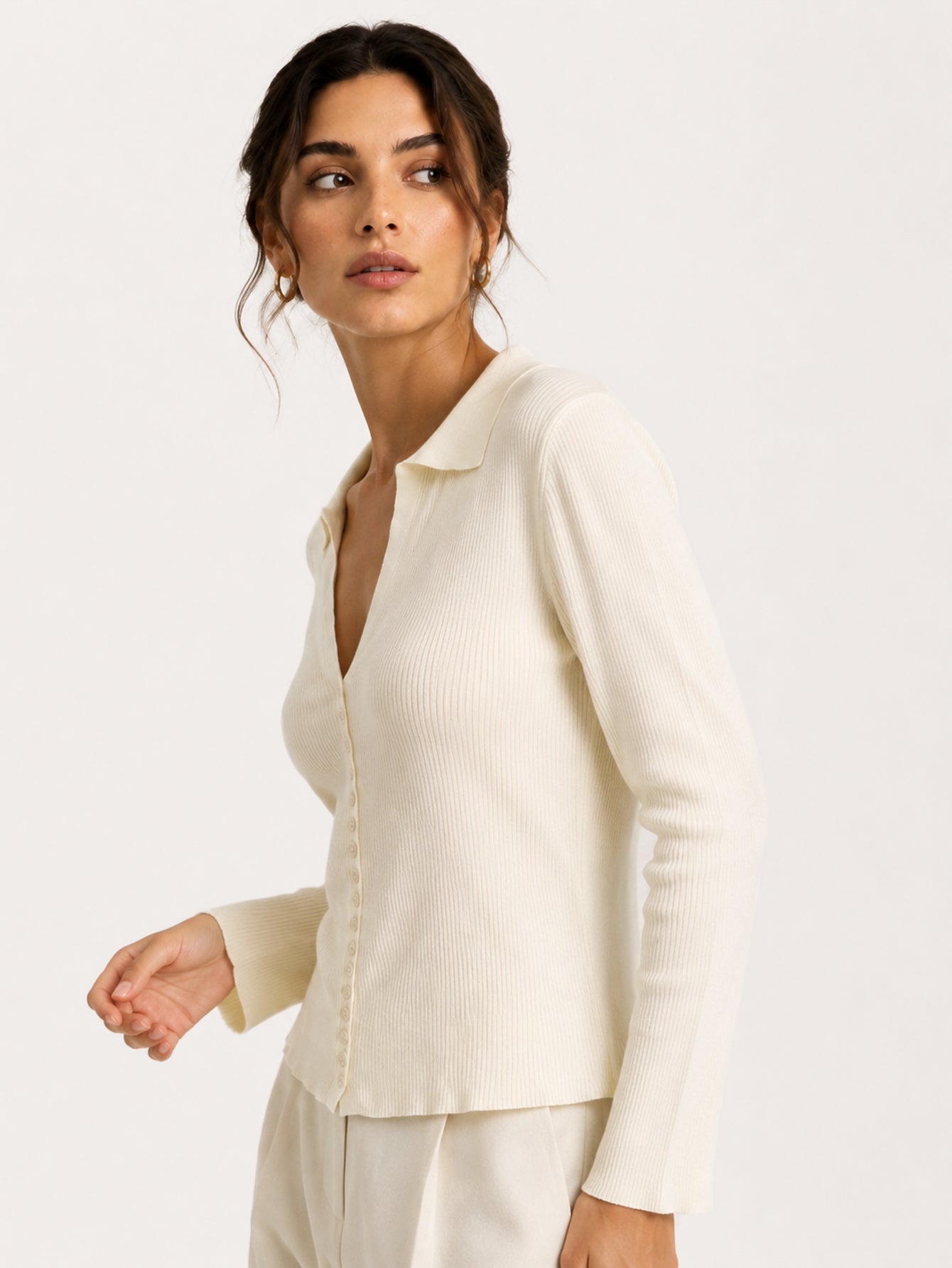 Cardigan col chemise beige profil