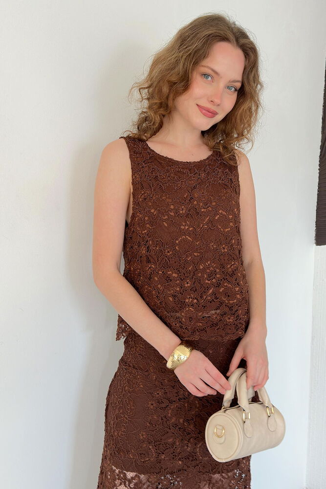 top13799 chemisier brun elegant a motifs floraux sans manches image 1