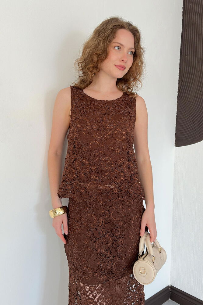 top13799 chemisier brun elegant a motifs floraux sans manches image 2