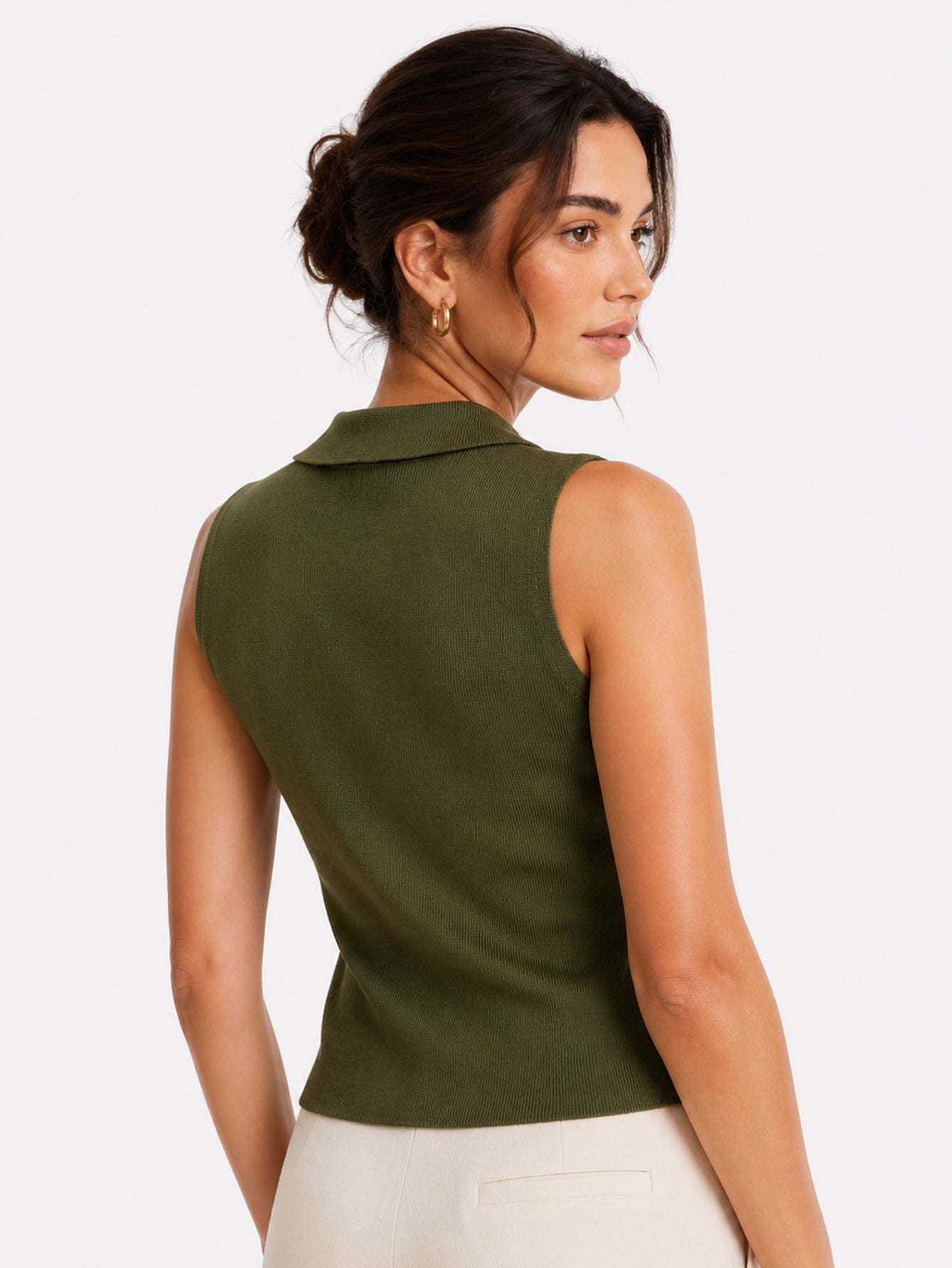 Détail zip et boutons dorés vert