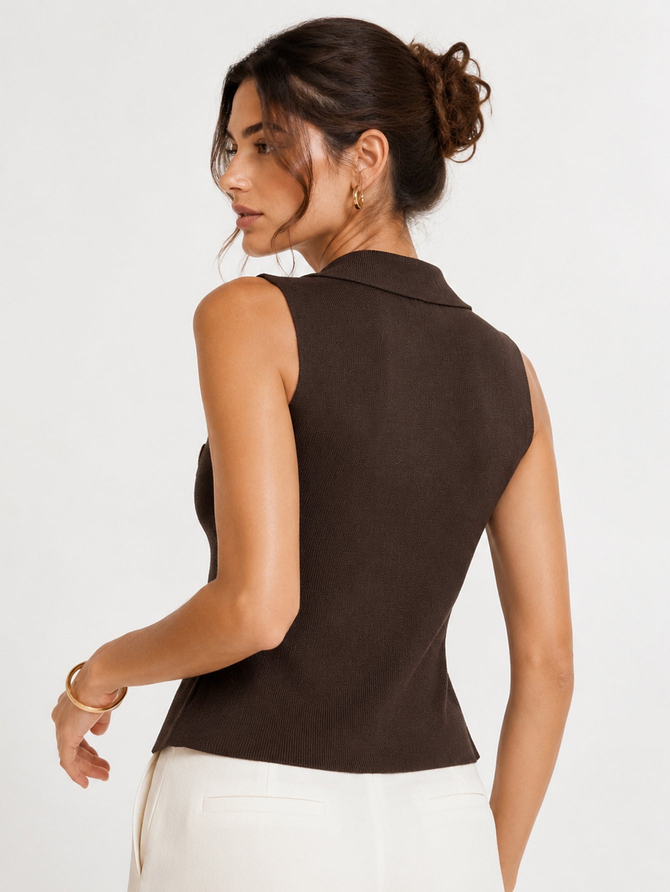 Gilet en maille marron vue de dos
