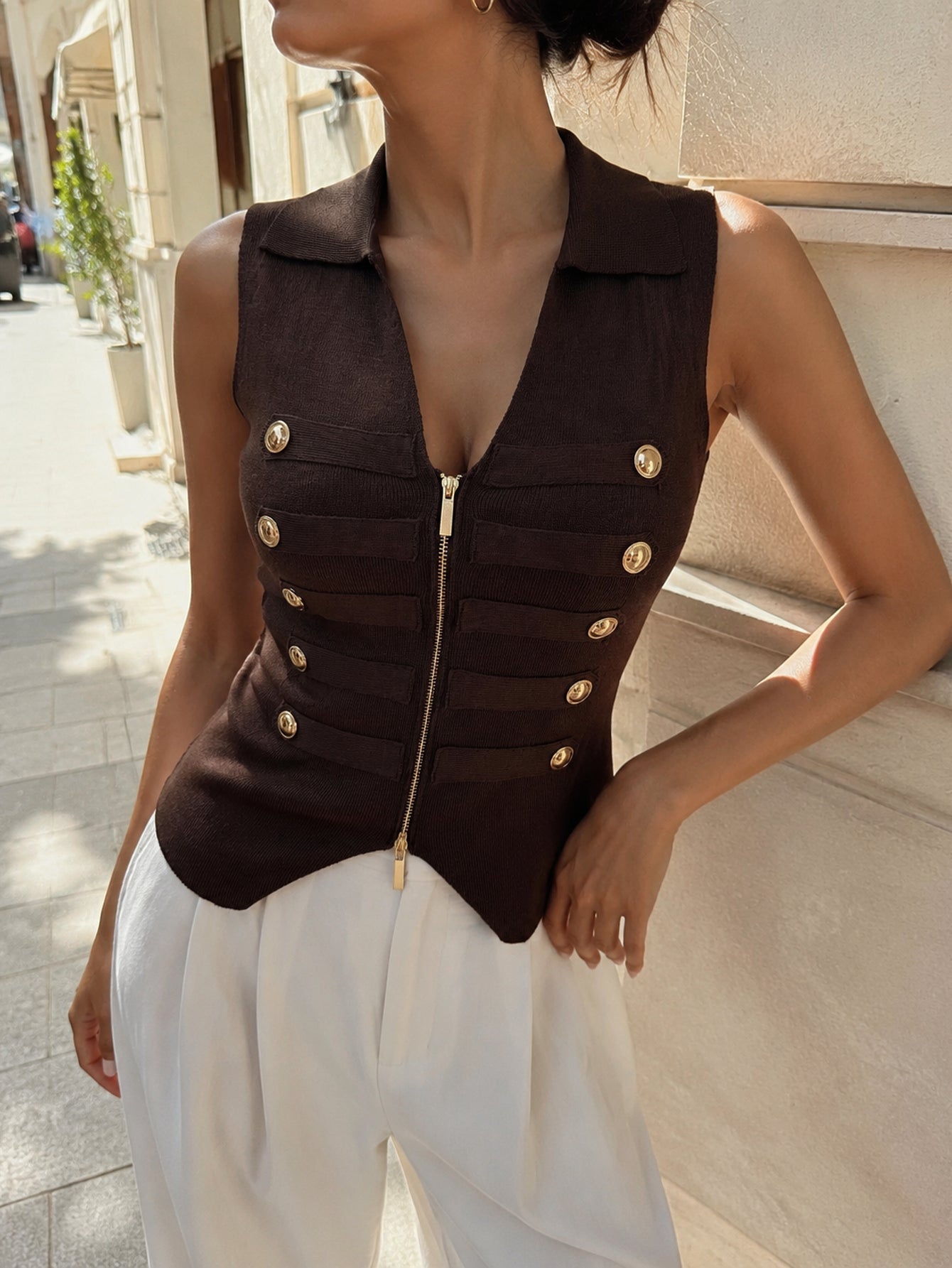 Gilet en maille marron boutons dorés