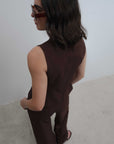 Dos du gilet tailleur marron