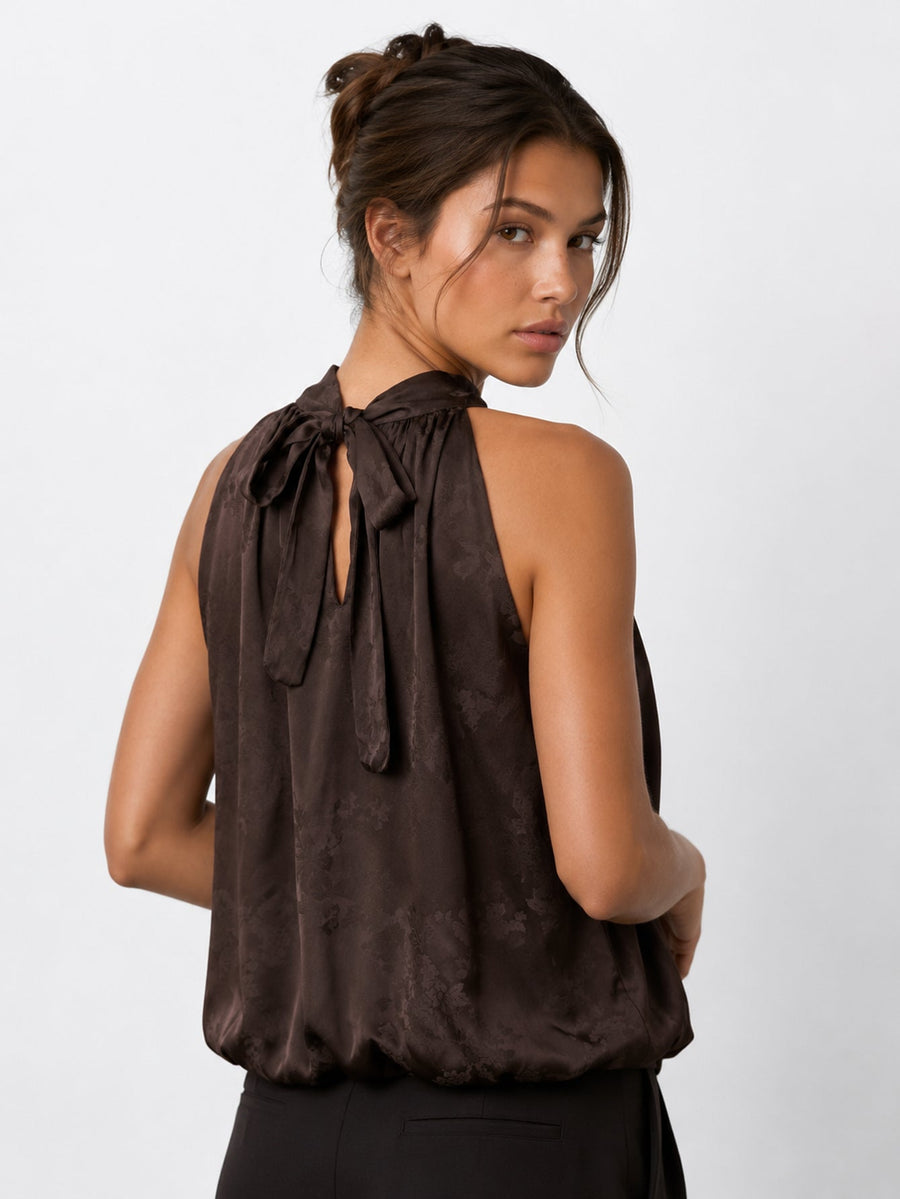 Dos noué du top halter satiné marron