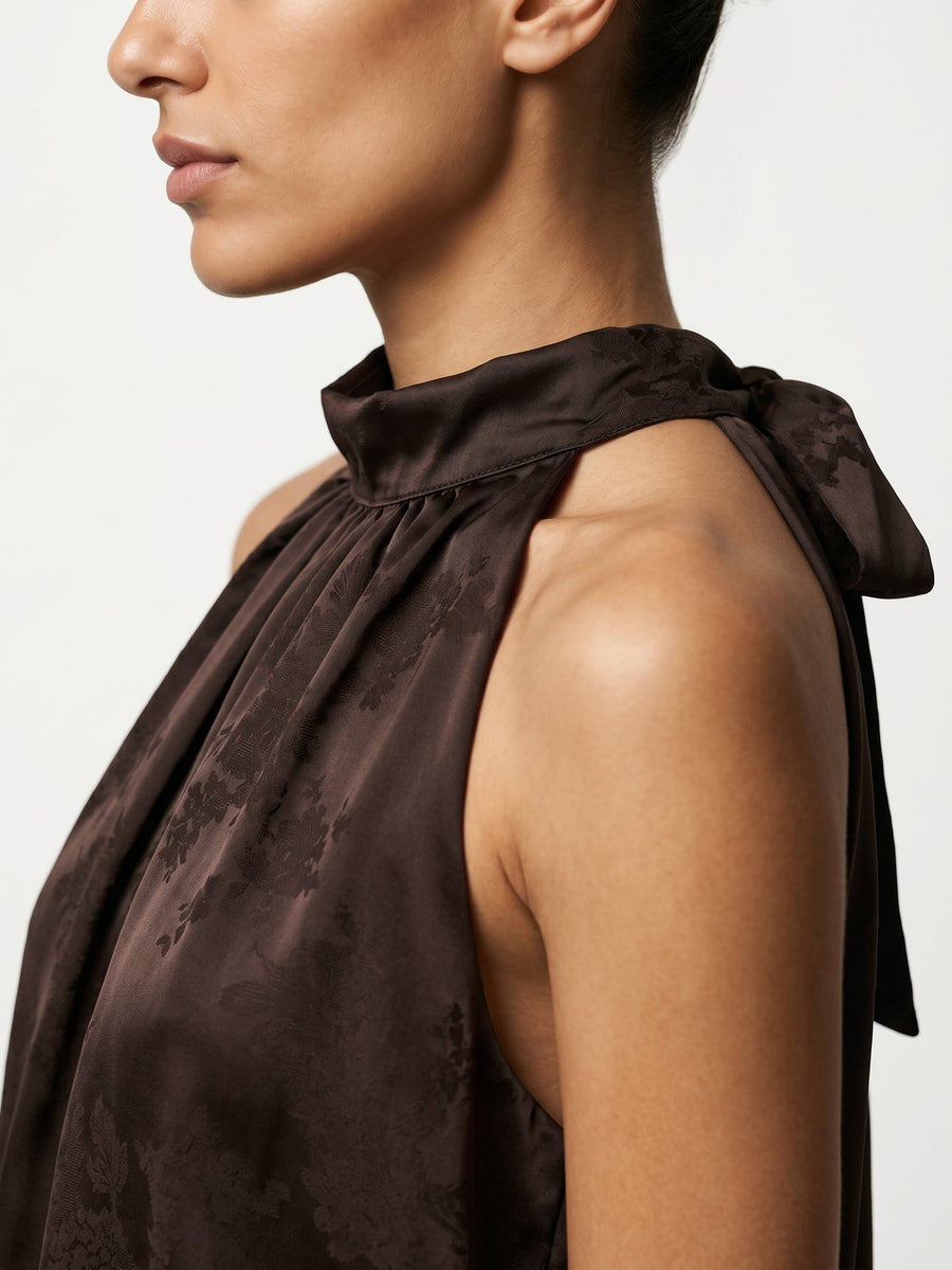 Profil du top halter satiné marron