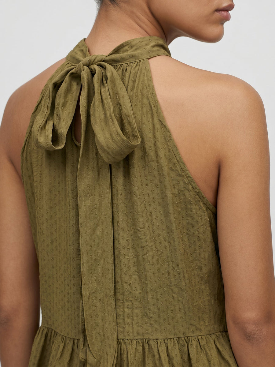 Détail encolure froncée top olive