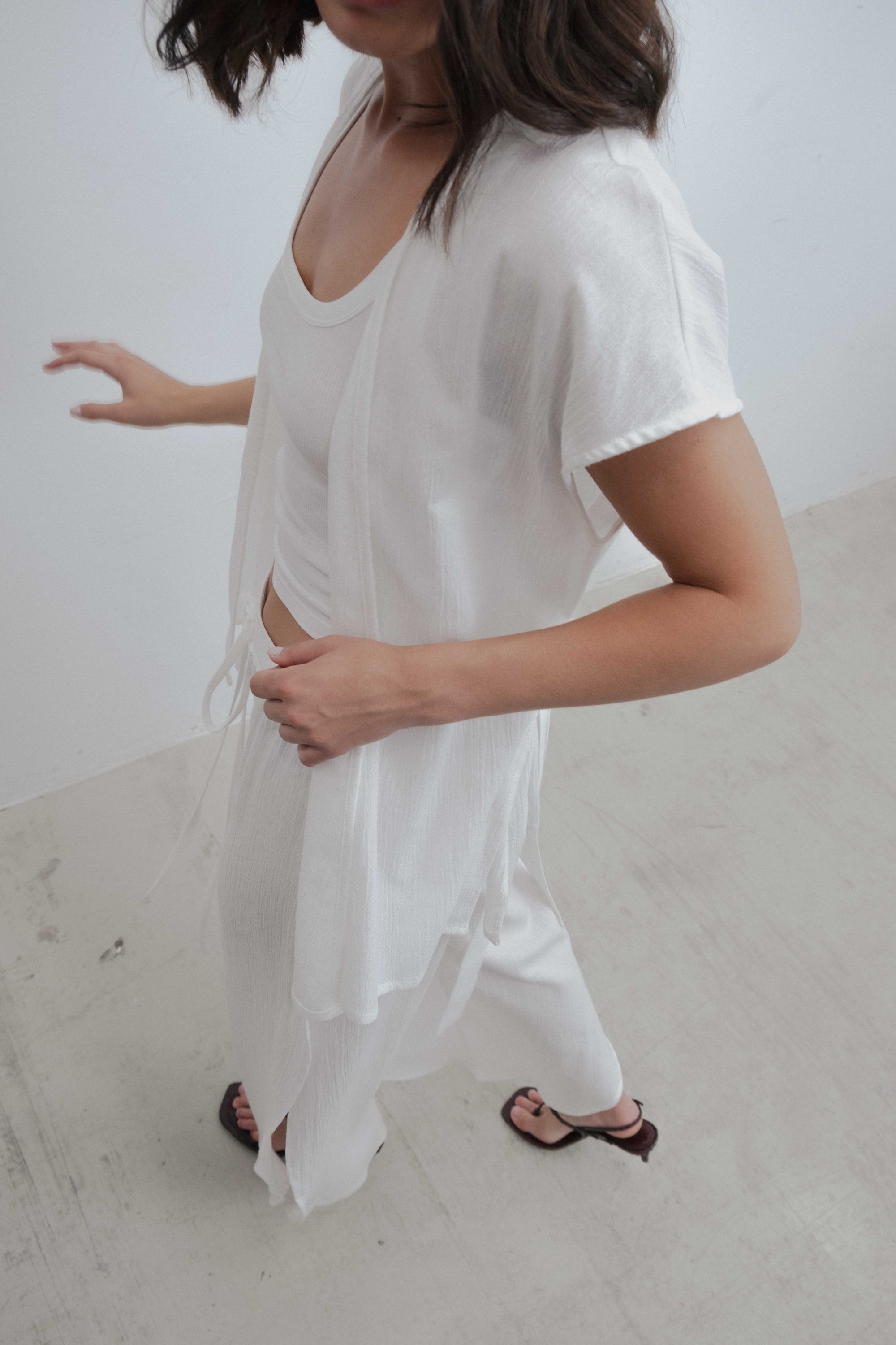 top ceinture en coton blanc froisse image 5