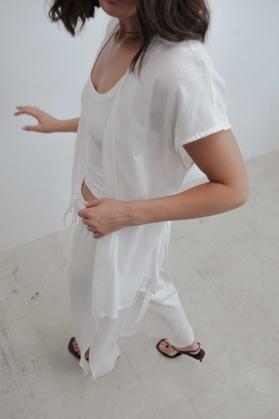 top ceinture en coton blanc froisse image 5