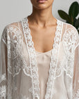 Kimono dentelle blanc détail encolure