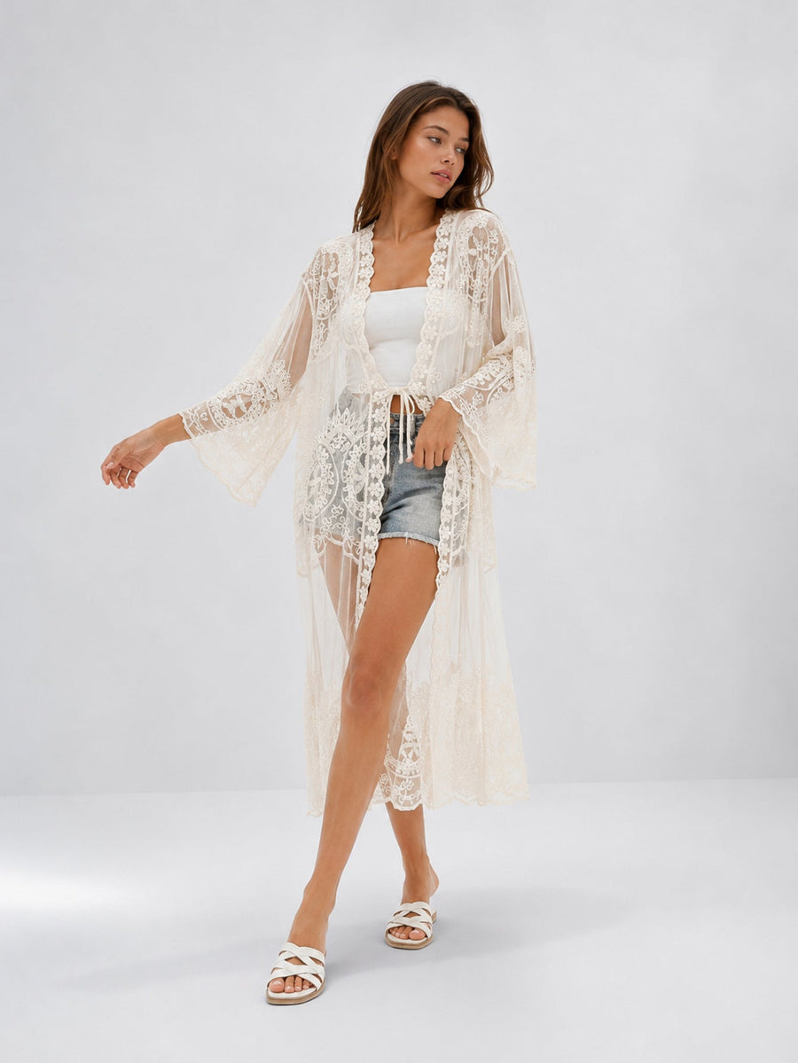 Kimono long dentelle brodée en mouvement
