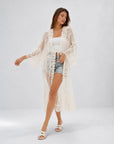 Kimono long dentelle brodée en mouvement