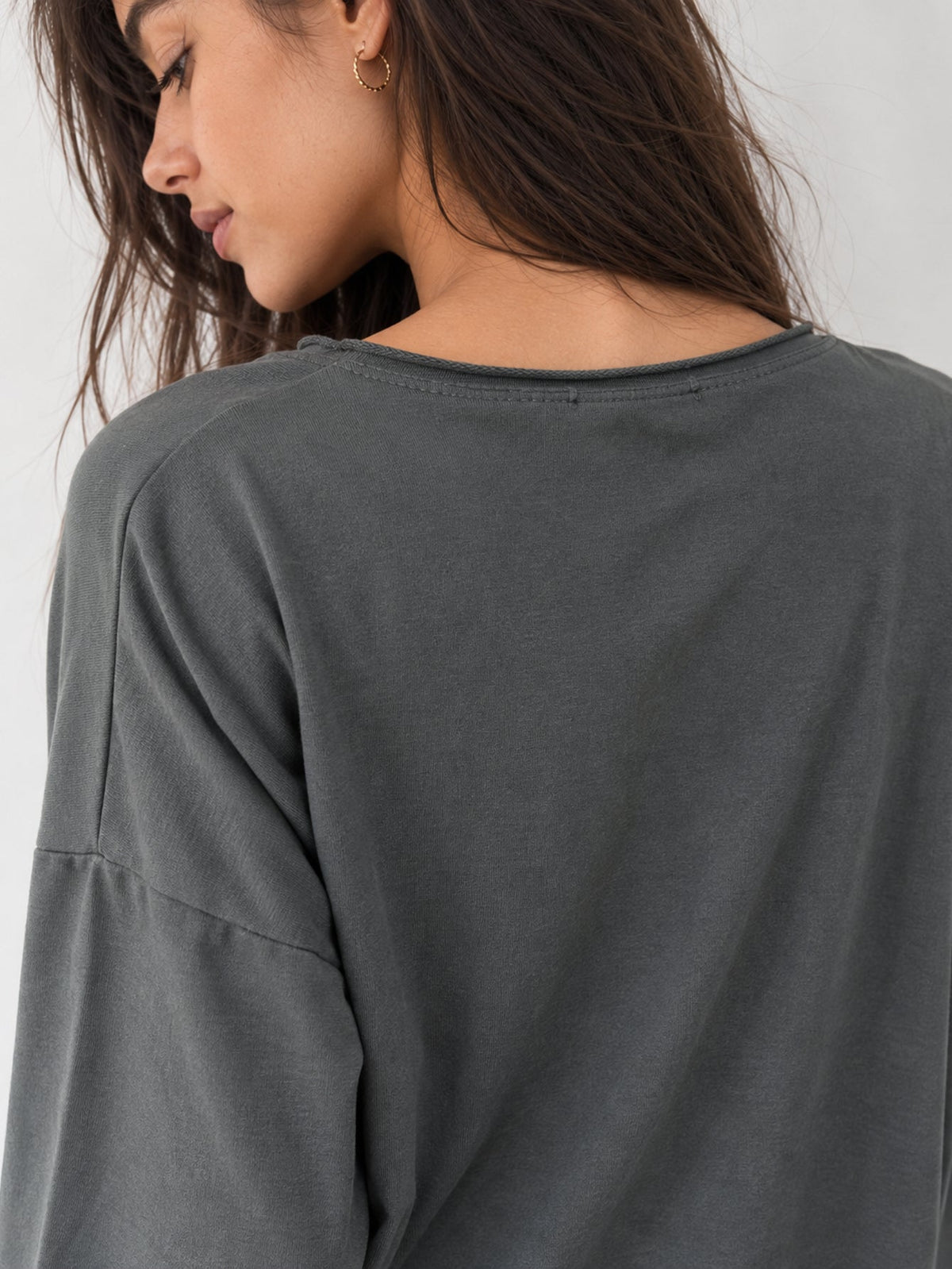 Détail encolure dos gris