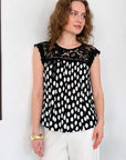 top noir a pois avec dentelle col rond image 1