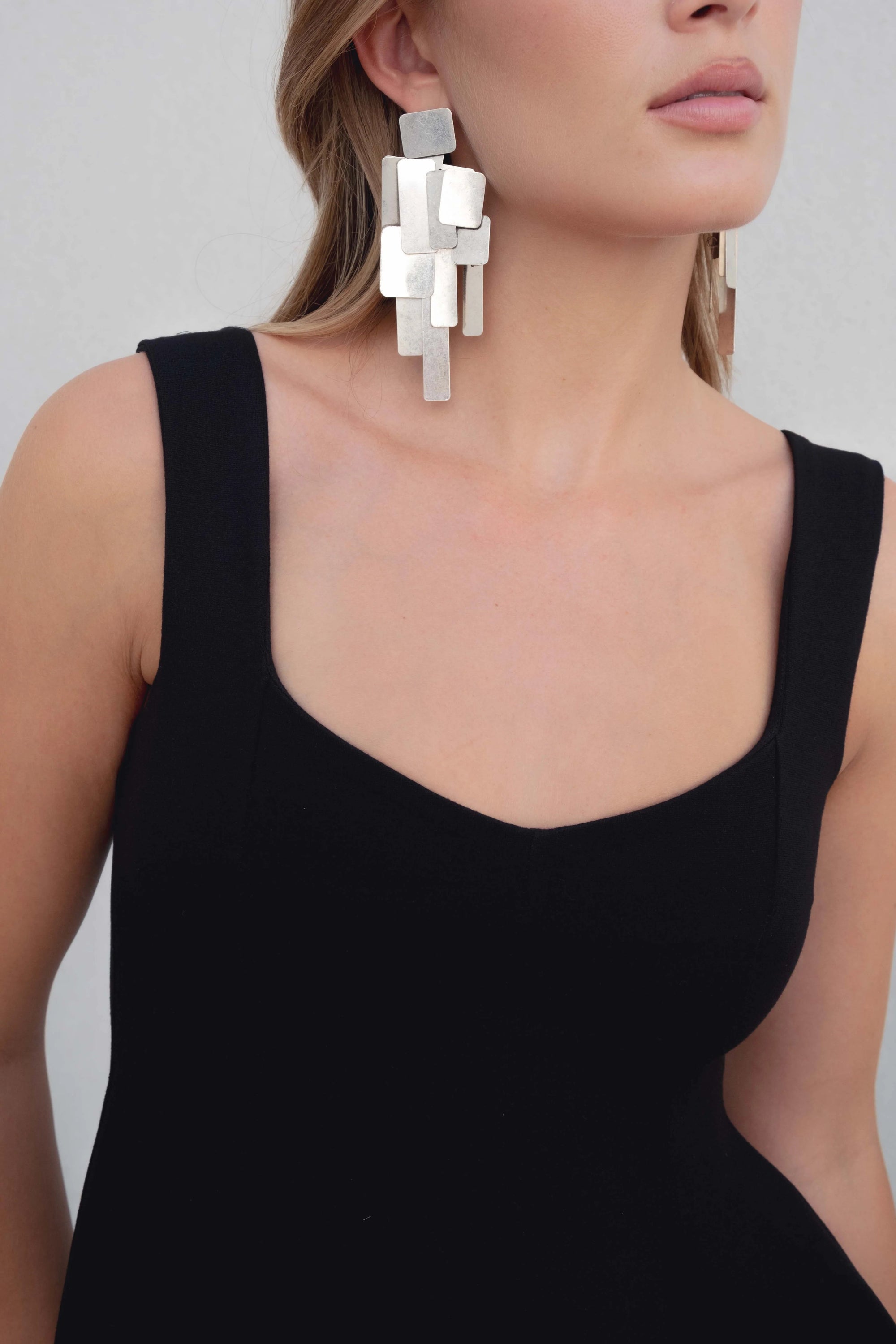 Top noir péplum en tissu extensible – Encolure ronde et ourlet basque Sapiato