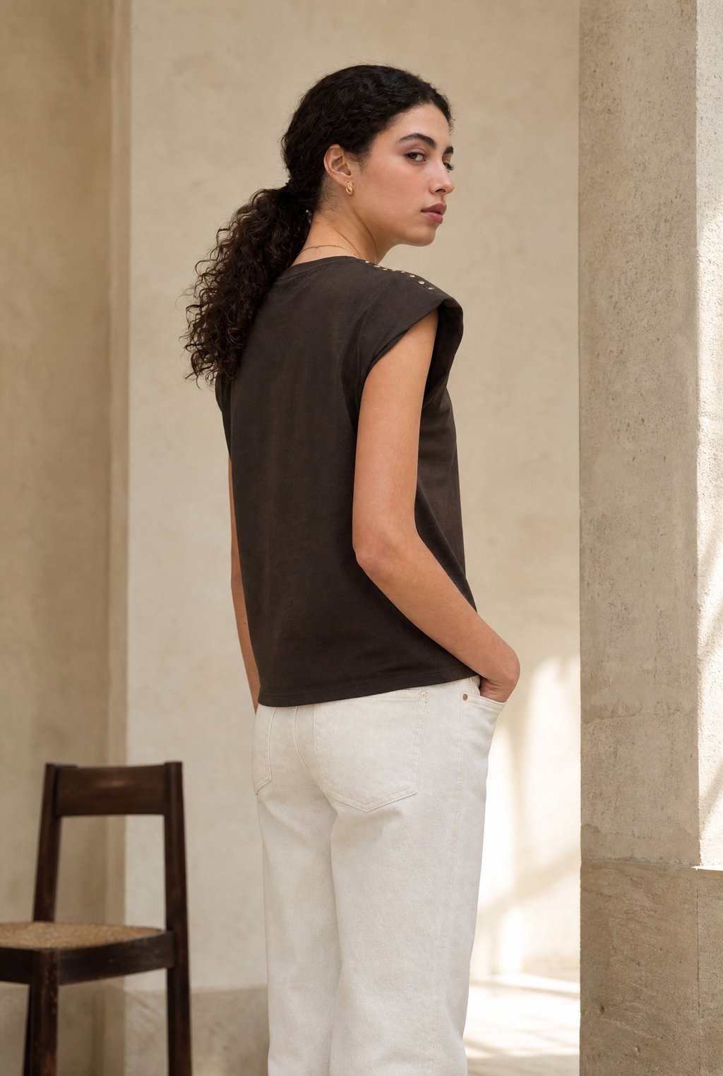 KDAPDT.02 top sans manches a epaules cloutees en coton 04