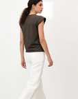 top t shirt a epaulettes cloutees en coton image 4