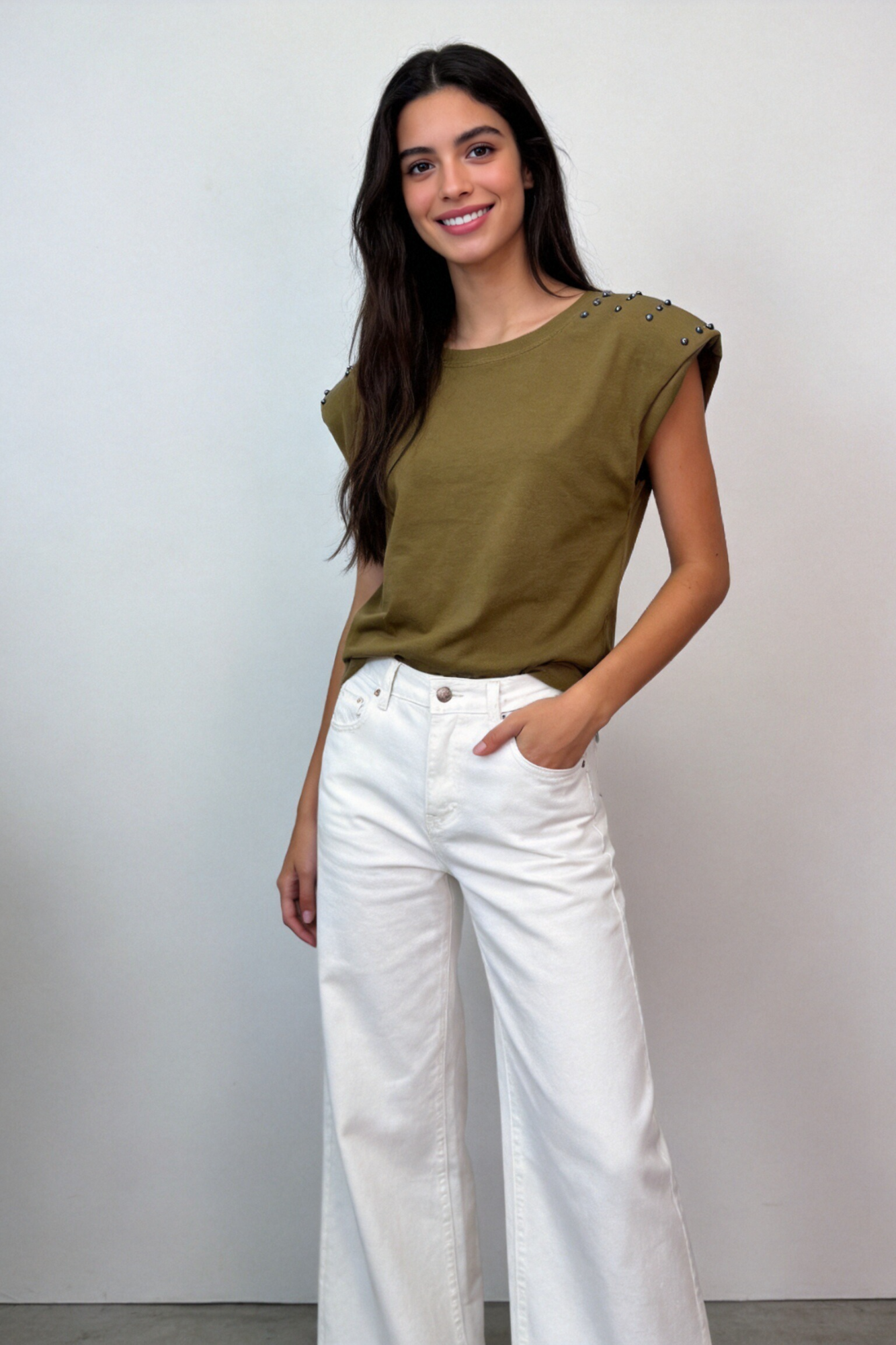 top t shirt a epaulettes cloutees en coton image 6