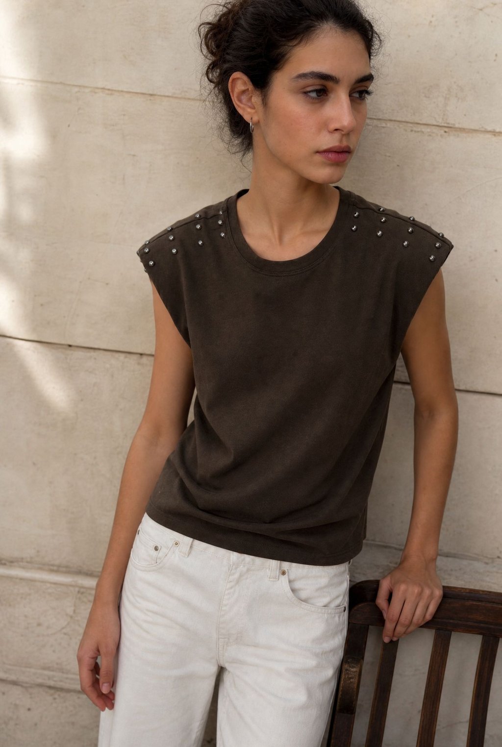 KDAPDT.02 top sans manches a epaules cloutees en coton 01