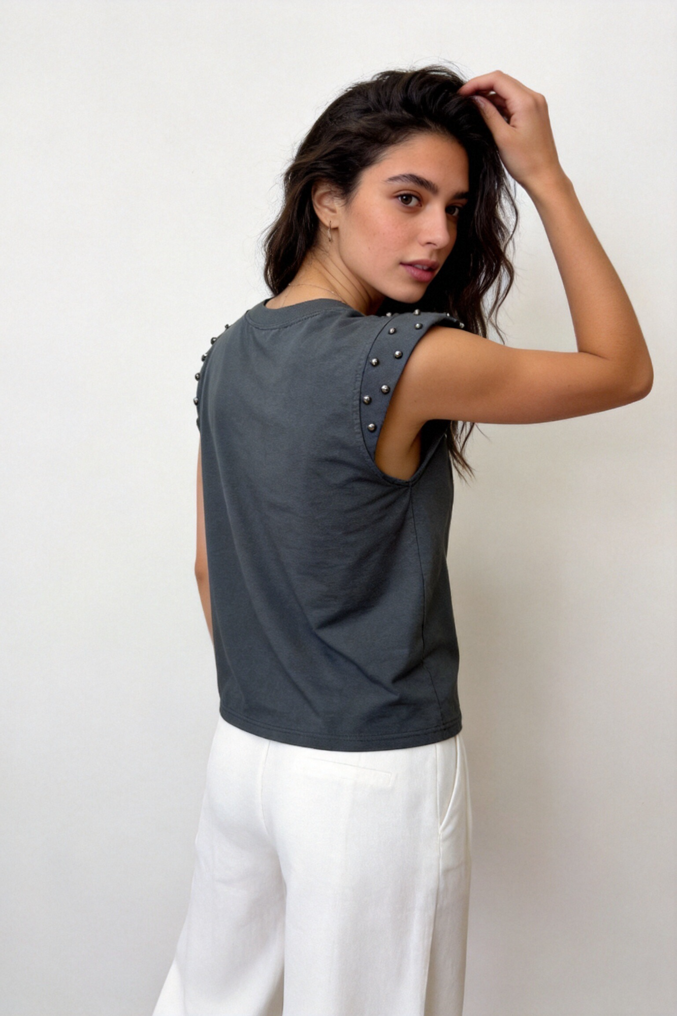 t shirt tachuelas image 3